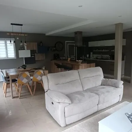 Grande Maison Entiere De 120m2 בית נופש *